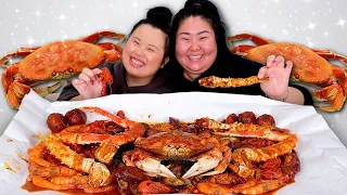 KING CRAB LEGS SEAFOOD BOIL + SHRIMP + DUNGENESS CRAB + MUSSELS + CRAWFISH MUKBANG 먹방 EATING SHOW!