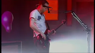 Muse - Hysteria live at The Jonathan Ross Show (2004) HD