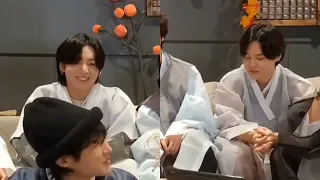 JIKOOK-JK REACCIONA A JM MARRY ME 🤣JK SONRIE HERMOSAMENTE CADA VEZ QUE VE A JM!!🙈