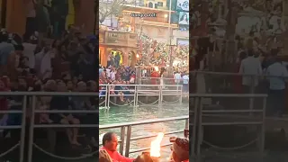 haridwar har ki paudi ganga aarati 🙏🔥 #harharmahadev #haridwar #harkipauri #gangaaarti #ayodhya