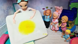 WHY IS MAX'S MATTRESS WET? Katya and Max funny family Funny dolls TV series Darinelka prank day)