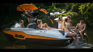 2023 Malibu Wakesetter M220 — Luxury & Performance