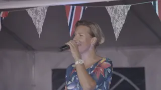 Eesti Gun ja Liisa - Die Immer Lacht (live @ kogukonnafestival Lintes)