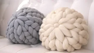 HOW TO HAND KNIT A MERINO WOOL ROUND PILLOW IN 15 MINUTES OR LESS!