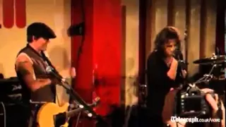 Johnny Depp plays guitar for Alice Cooper