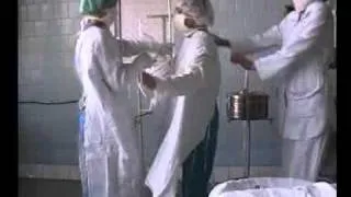 Техника одевания халата на врача.avi