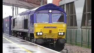 66047 'Maritime Intermodal Two' pauses at Doncaster for crew change.