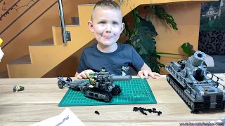Военная техника из LEGO: Оливер собирает модель тяжелой 203мм гаубицы Б-4 Сталинская Кувалда