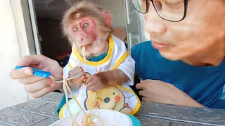 Very delicious, Nam and Sun's father enjoy spaghetti for the first time