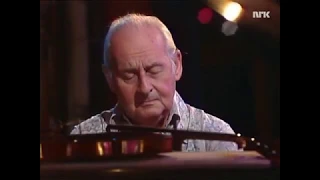 Stéphane Grappelli plays piano this is great