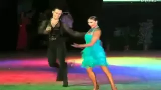 Slavik Kryklyvyy and Anna Melnikova Dance Cha Cha
