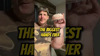 The biggest hands ever...