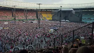 Crowd singing Bohemian Rapsody at Harry Styles concert in Vienna 2023