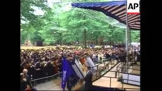 US President talks about his college days at  Yale's graduation ceremony