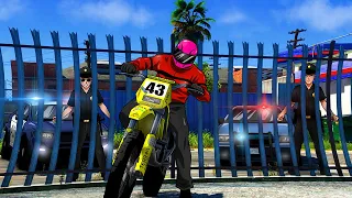 Trolling 15+ Cops with a DIRTBIKE in GTA 5 RP!