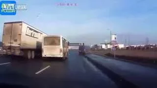 Водитель грузовика избежал столкновения быстрым манёвром 02.11.2015
