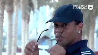 Cristiano Ronaldo, Zlatan  ,Ronaldinho tra la gente.