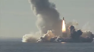Vier Raketen aus U-Boot: Russisches Militär demonstriert Stärke