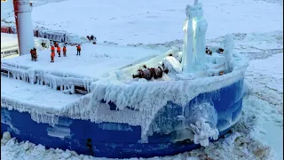 Large Frozen Icebreaker Ships Crash Ice! Powerful Winter Cyclone!