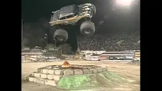 Monster Jam Crashes and Saves 7 World Finals 7 & 8