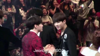 161202 MAMA Ending BTS Jungkook 방탄소년단 정국 focus (Hug with Yugyeom)