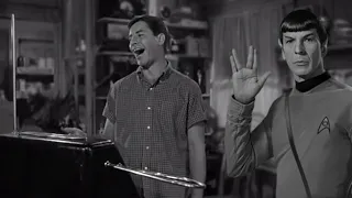 Jerry Lewis Plays Star Trek Theme on Theremin