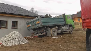 2015-02-24 Zásah - Nákladní auto nakloněné na rodinný dům - Jeseník