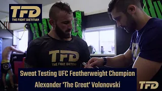 Alex Volkanovski's Dietitian Conducts Sweat Testing Ahead of UFC 260