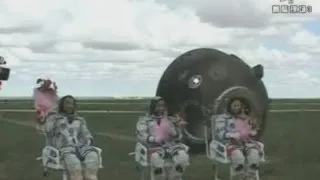 Chinese astronauts land after 15-day mission