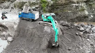 Sand mining has reached the bottom of the rocky soil, the excavator has to move location