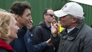 Trudeau criticized for 'photo op' amid rising floodwaters