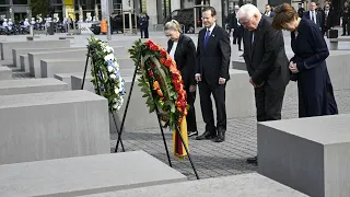 Herzog legt Kranz am Holocaust-Mahnmal in Berlin nieder | AFP