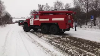 Рятувальники Хмельниччини звільнили з снігових заметів 20 автівок, в яких перебувало 29 людей