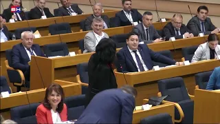 SUKOB RADULOVIĆ - VUKANOVIĆ: Radulović: Ti si špijun, nema obadanja! Vukanović: Kune mi pokoljenja!