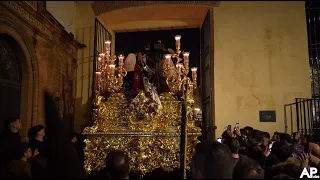 ¡Apoteósico! Entrada del Misterio de las Cinco Llagas con TRES CAÍDAS DE TRIANA | Semana Santa 2024