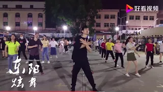 东阳炫舞《一晃就老了》广场舞  舞步简单却看起来很酷