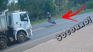 Motociclista complicando vida de caminhoneiro!