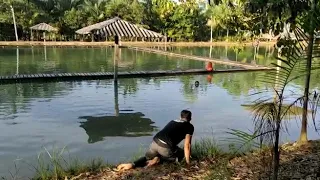 JACARÉ COME CACHORRO FRED// e jovem se desespera...