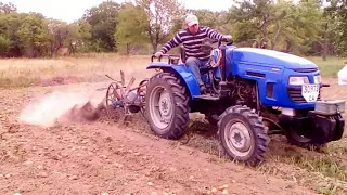 Трактор Mahindra Fengshou MFS-244 з польською кінною картоплекопачкою