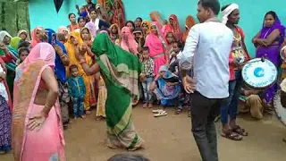 ||बहुत बेहतरीन प्रदर्शन कला || मड़वा गांव का अवश्य देखे || mairid dance ||