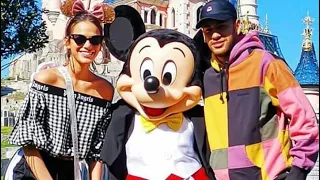 Neymar e Bruna Marquezine visitam a Disney .