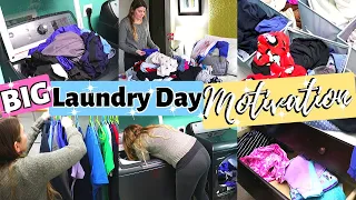 HUGE PILE LAUNDRY DAY CLEANING MOTIVATION // CLEANING MOM
