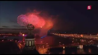 В Питере на выпускном АЛЫЕ ПАРУСА, все поют Седую ночь, Юра Шатунов.