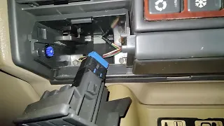 Land Rover Discovery 1 and Discovery 2 center dash removal