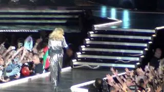 MADONNA canta "Like a prayer" davanti a 60.000 fan in delirio - Stadio S.Siro, Milano - 14/06/2012