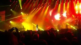 Entrée de Johnny Hallyday au Stade Bonal + Allumez le feu