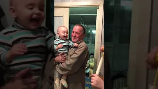 Заразительный смех ребёнка