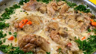 ВКУСНАЯ курица в соусе на сковороде, которая понравится всем! Очень простой рецепт. Курица с грибами