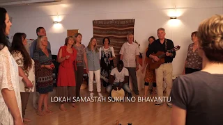 LOKAHA SAMASTA  – Mantra mit Wolfgang Friederich beim Offenen Chanten in München