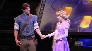 Rapunzel, Flynn Rider sing "I See The Light" at Disneyland + Mulan, Pocahontas in Princess medley